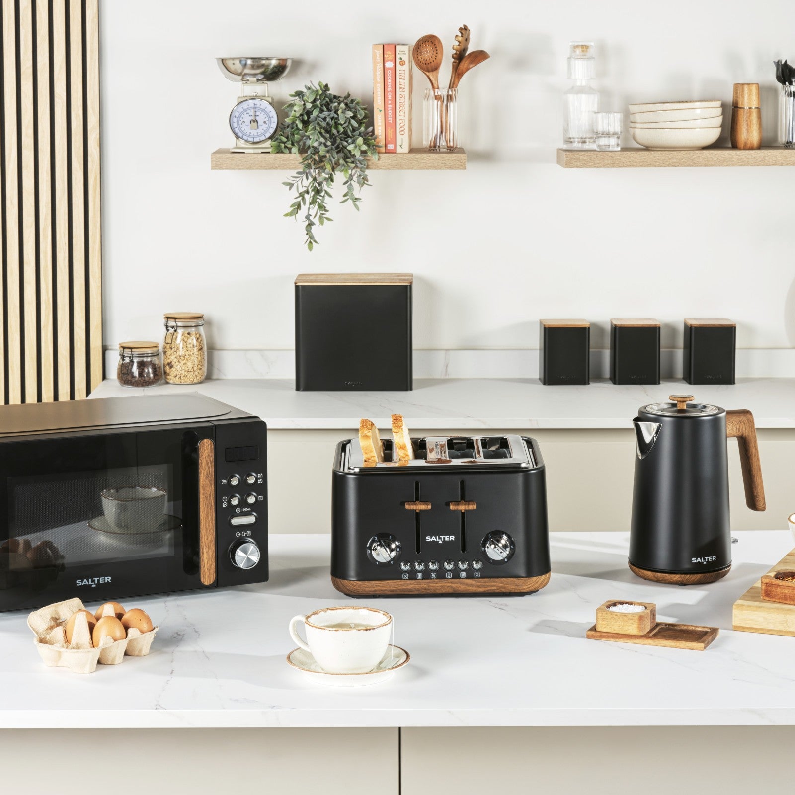 Salter 4-Slice Toaster Wide Slots for Thick Bread Crumb Tray Black Wood Effect