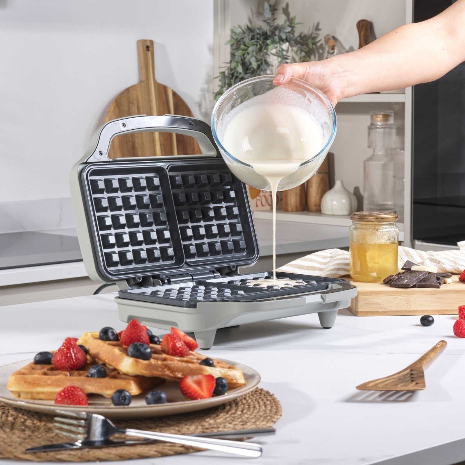 Salter Aspen XL Waffle Maker Pfoa-Free Non-Stick Automatic Temperature Control